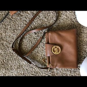 Michael Kors Crossbody - SIDE MESSED UP